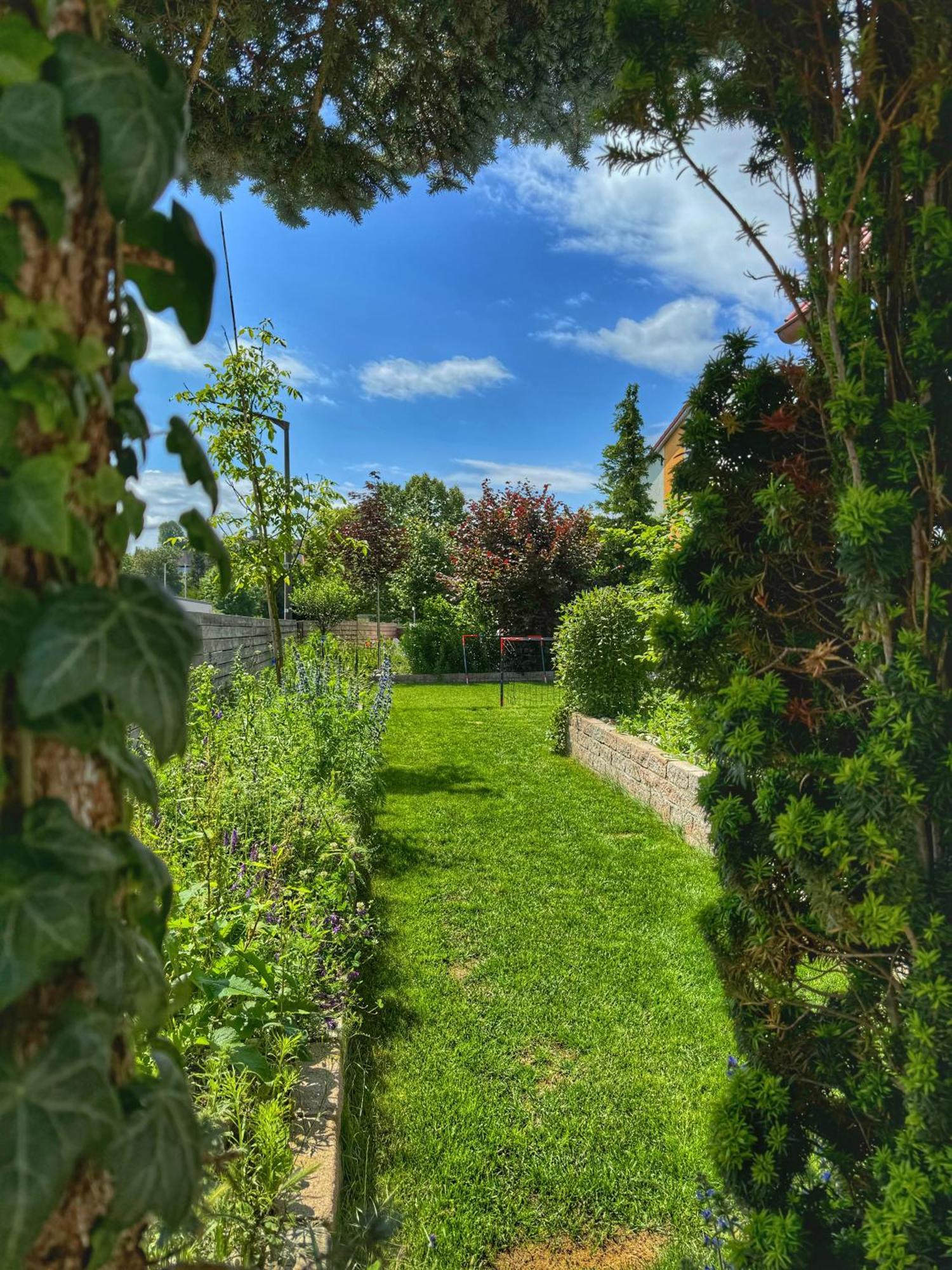 Hatzels Haeuschen Zirndorf Buitenkant foto
